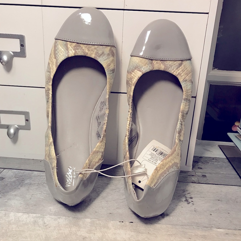 Mossimo supply company grey animal print flats